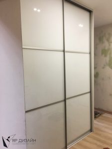 Шкаф купе со стеклянными фасадами