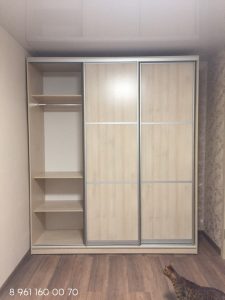 Просторный шкаф купе для молодой семьи