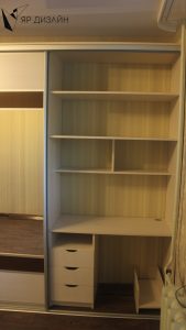 Шкаф купе с комодом, нишей для телевизора и рабочим местом