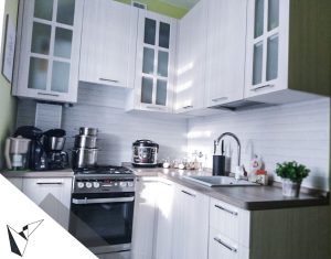 Маленькая функциональная красивая кухня