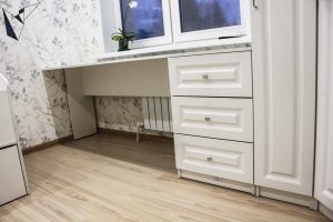 Светлая мебель в детскую