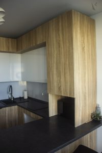 Кухня без ручек в современном стиле с островом