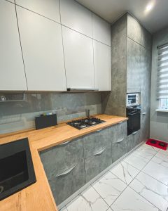 Современная кухня под потолок
